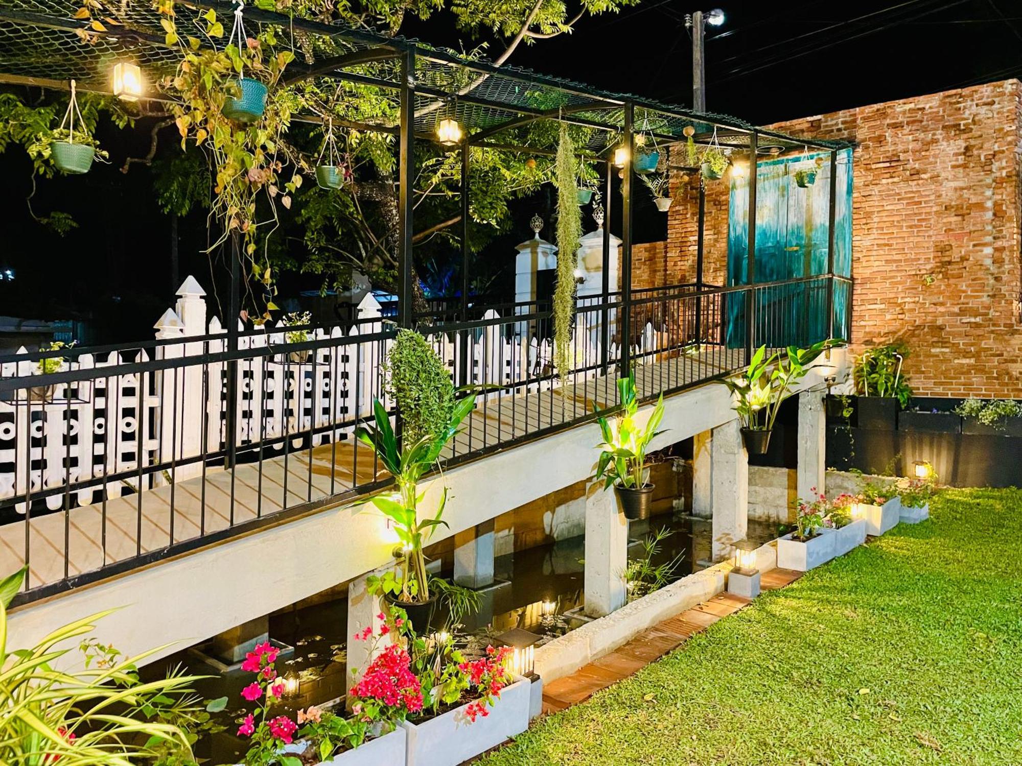 Ayur Ayur White Sail Villa Dalupotha エクステリア 写真