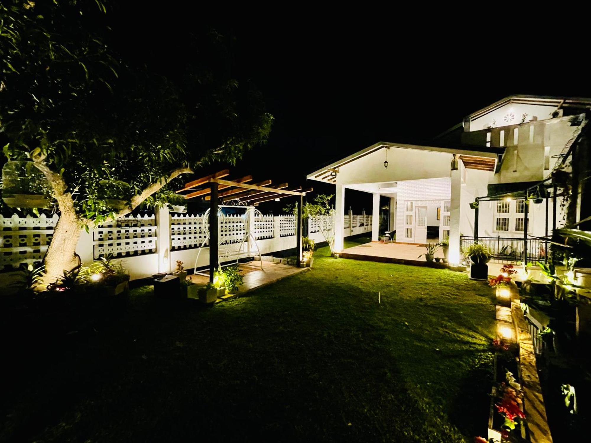 Ayur Ayur White Sail Villa Dalupotha エクステリア 写真