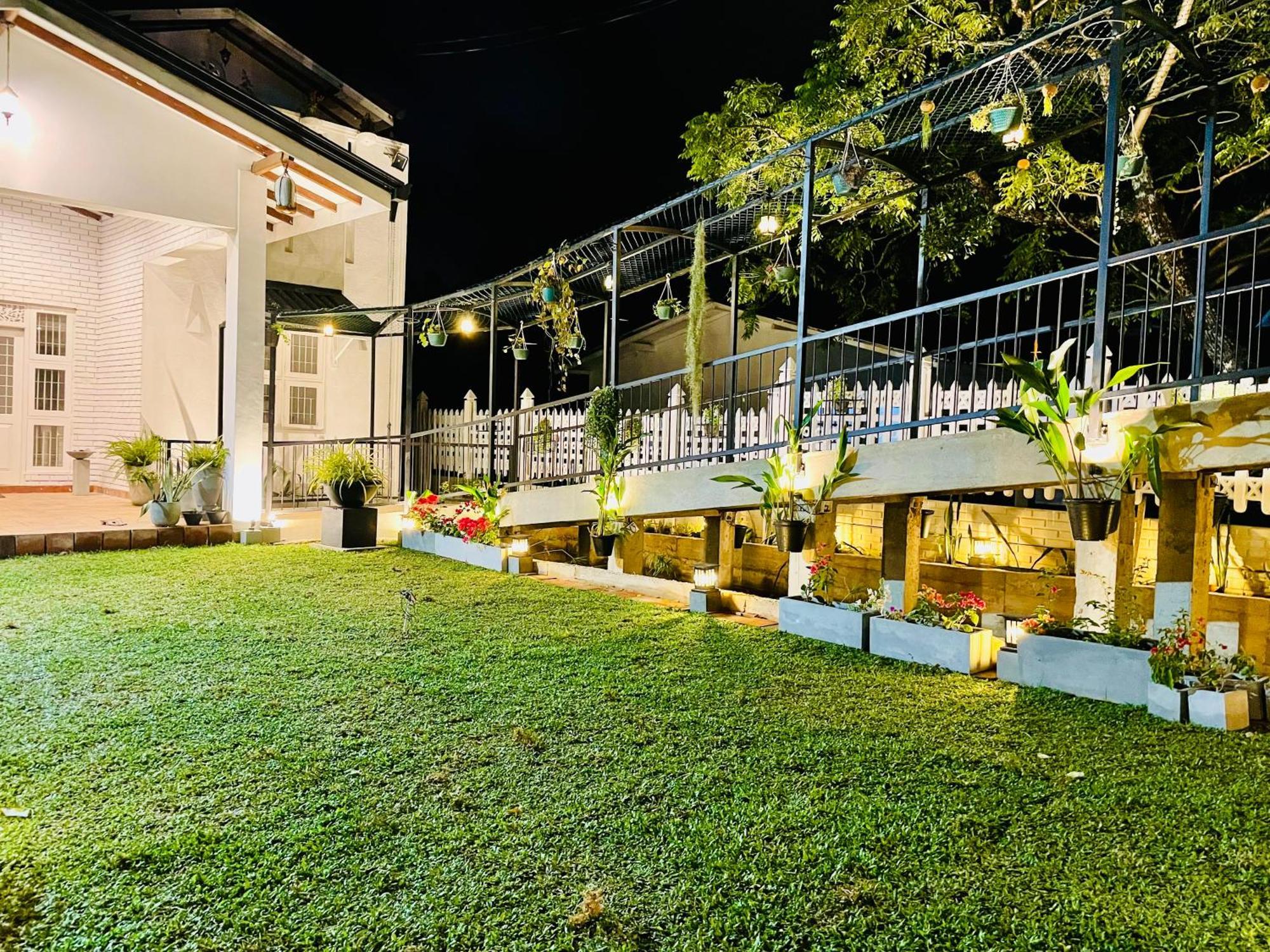 Ayur Ayur White Sail Villa Dalupotha エクステリア 写真