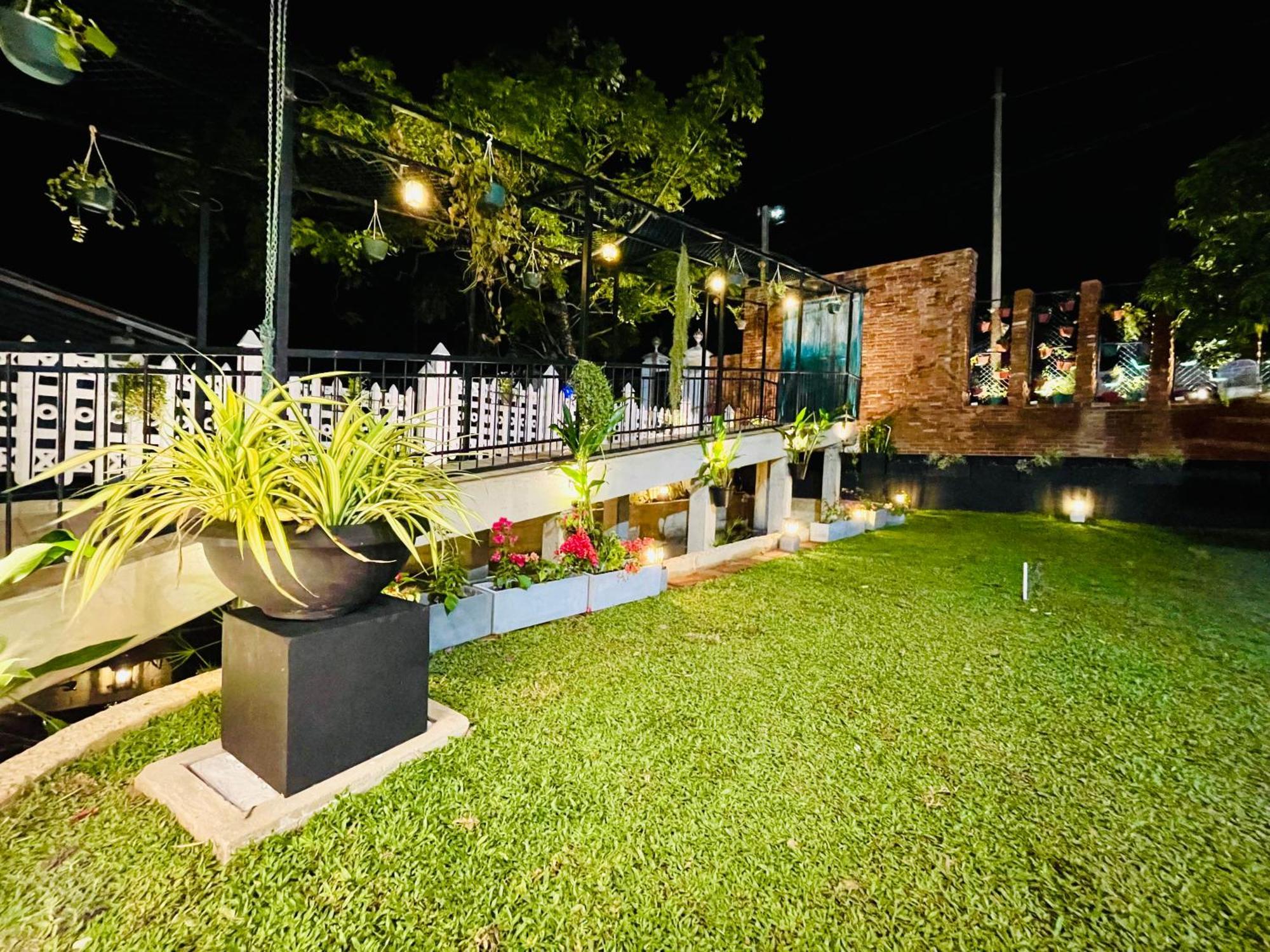 Ayur Ayur White Sail Villa Dalupotha エクステリア 写真